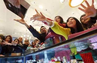 和外国少妇日B中国人依然爱赴日旅游 消费已由爆买转向网购